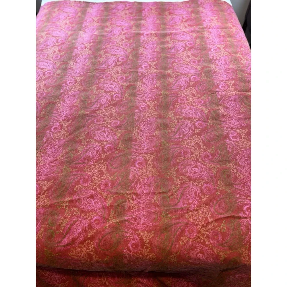 Crate & Barrel Christmas Paisley Tablecloth Red 1112 x 59